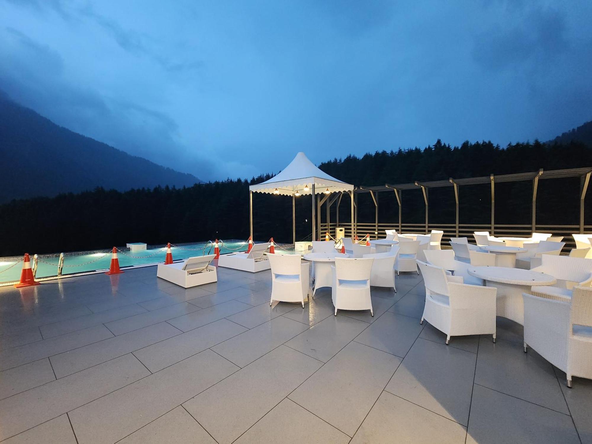 The Orchard Greens Resort - A Centrally Heated Property Manāli Exteriör bild