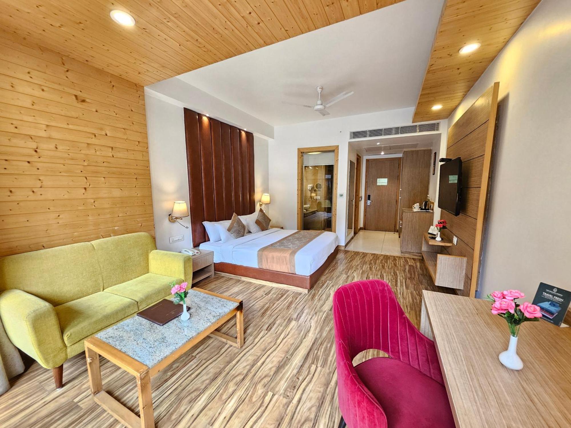 The Orchard Greens Resort - A Centrally Heated Property Manāli Exteriör bild