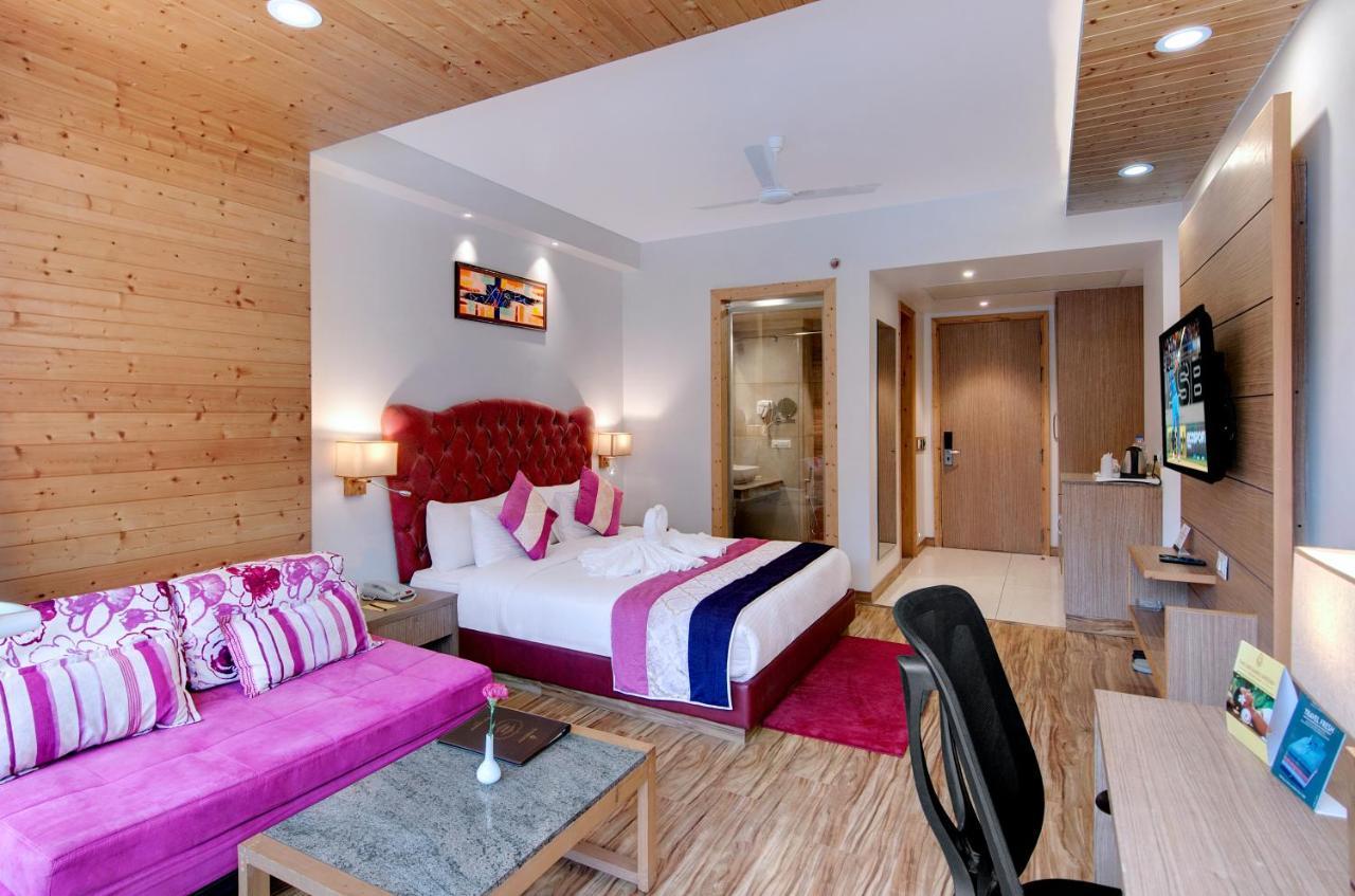 The Orchard Greens Resort - A Centrally Heated Property Manāli Exteriör bild